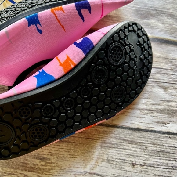 ⭐️NWT PINK WATER SHOES - Picture 4 of 4